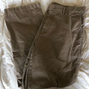 Roundtree and York Flat Front Pants in Stone